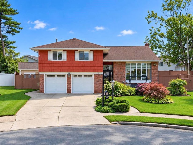 919 Park Court, North Woodmere NY 11581
