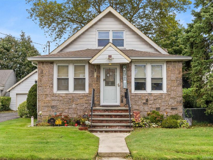 388 S 2nd Street, Lindenhurst NY 11757