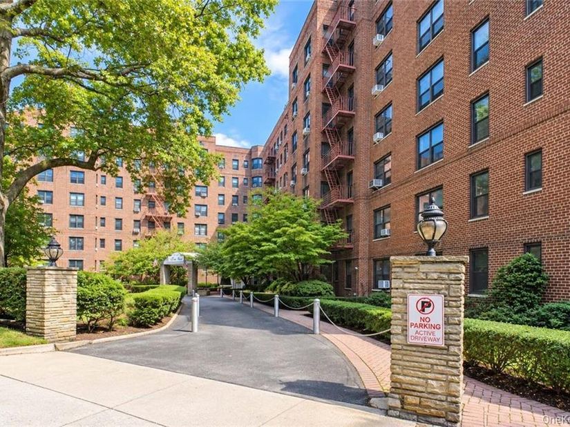 84-01 Main Street 429, Briarwood NY 11435
