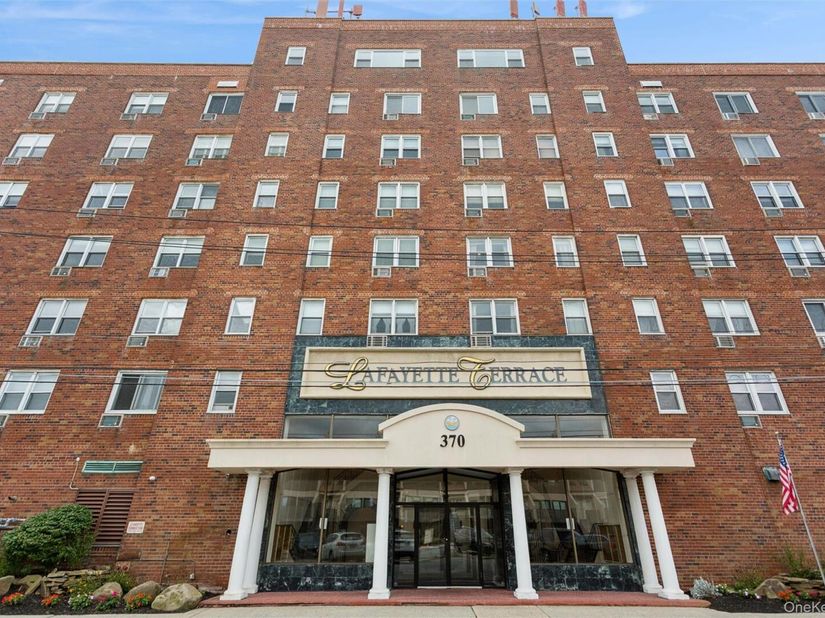 370 W Broadway 2A, Long Beach NY 11561