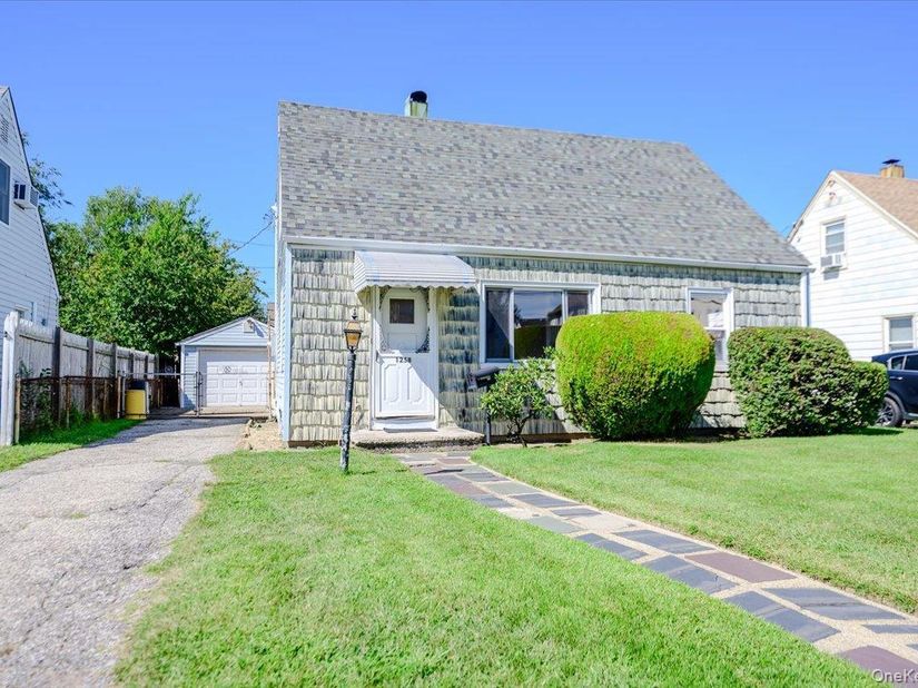 1258 Waverly Street, Hewlett NY 11557
