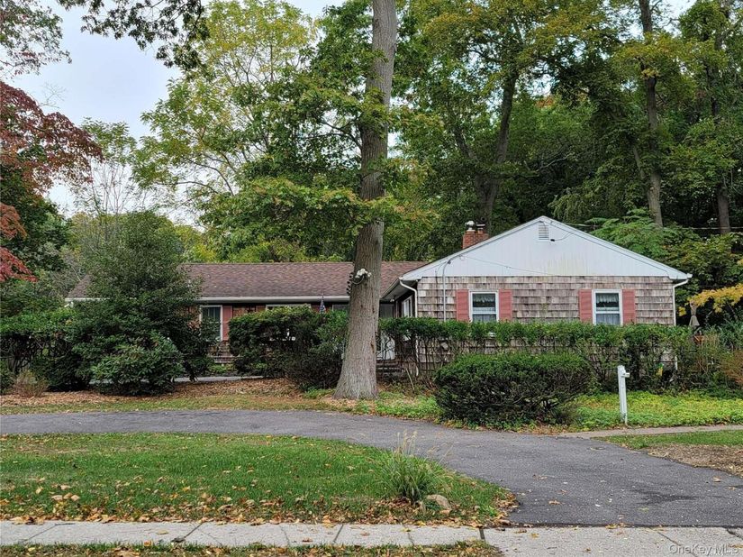 101 N Country Road, Shoreham NY 11786