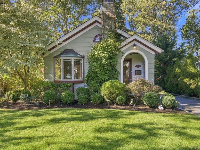 103 Scudder Place, Northport NY 11768