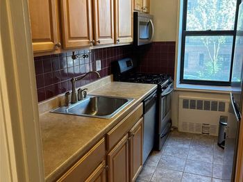 141-05 Pershing Crescent