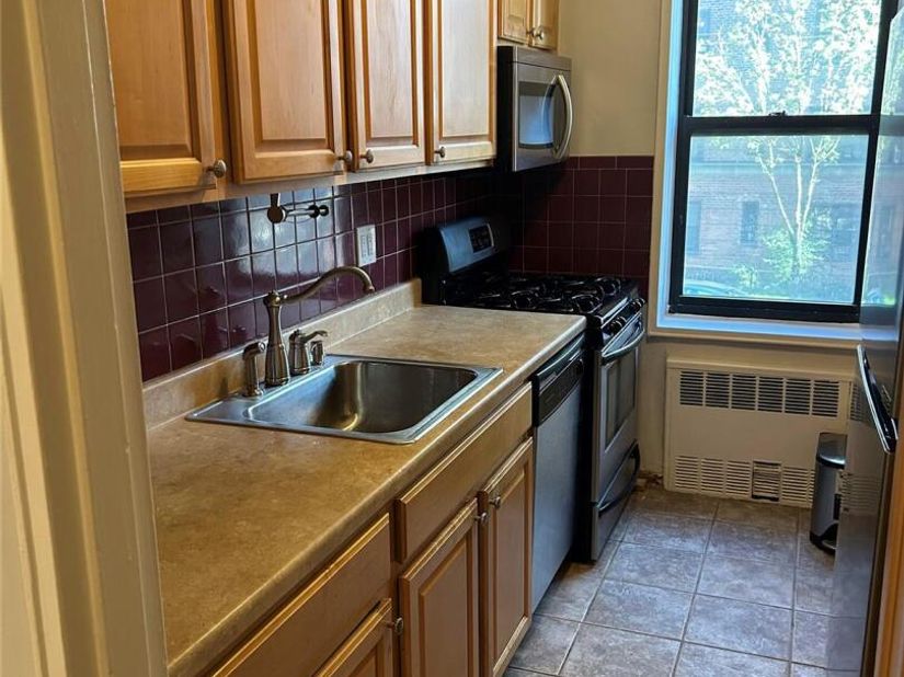 141-05 Pershing Crescent 203, Briarwood NY 11435