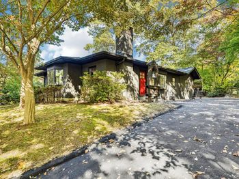 107 Gnarled Hollow Road