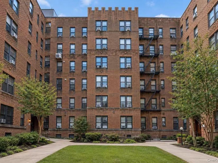4220 Kissena Boulevard C9, Flushing NY 11355