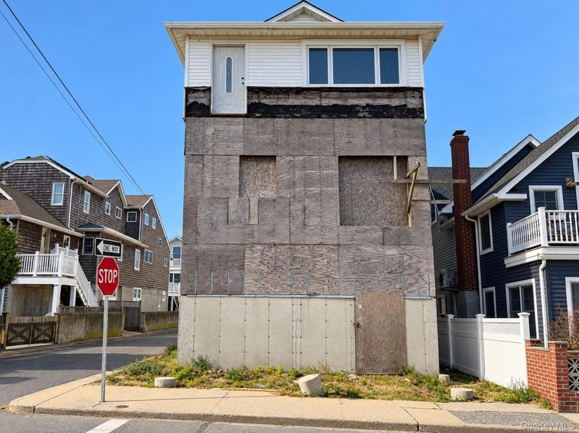 23 New Hampshire Street, Long Beach NY 11561