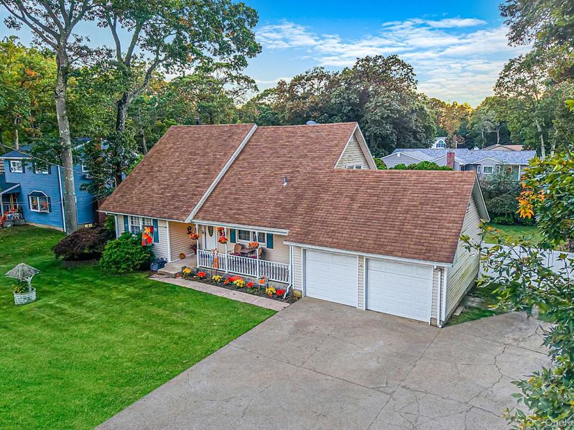 246 Lake Avenue S, Nesconset NY 11767