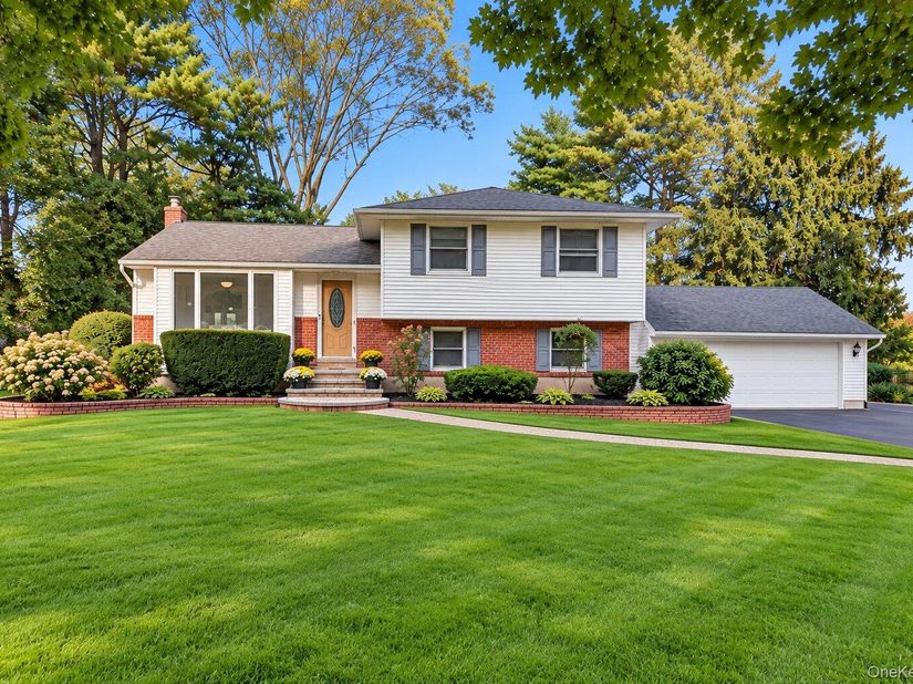 121 Ketay Drive S, East Northport NY 11731