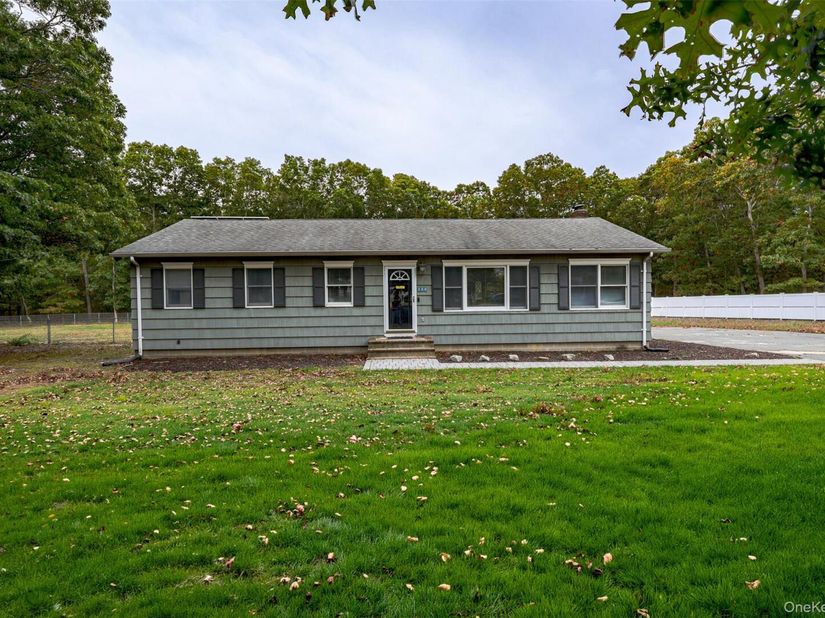 154 E Woodside Avenue, Patchogue NY 11772