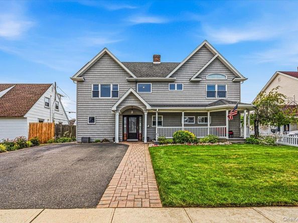 63 Kingfisher Road, Levittown NY 11756