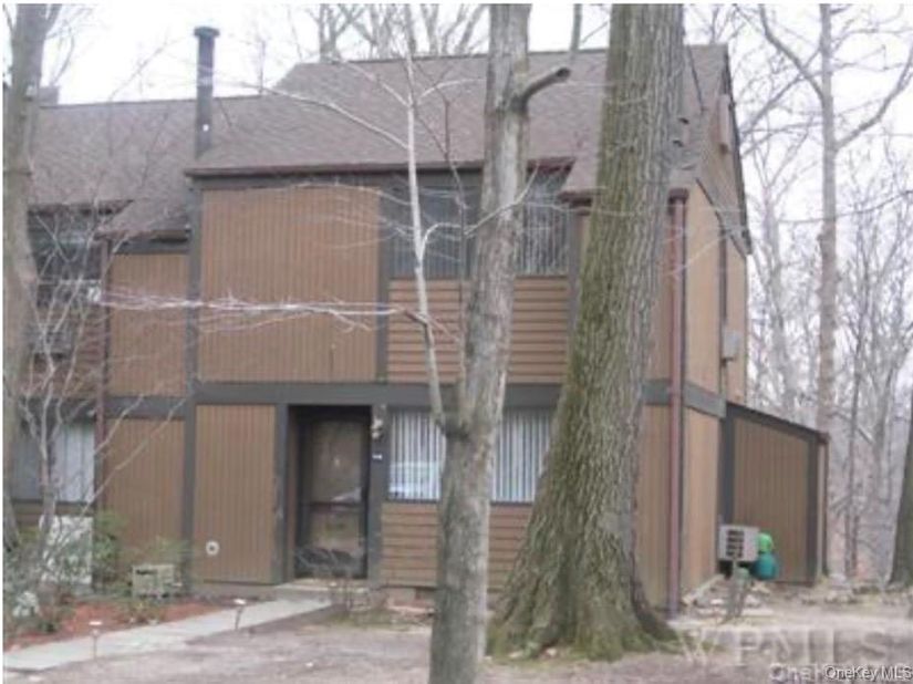 114 Round Hill Road, Dobbs Ferry NY 10522