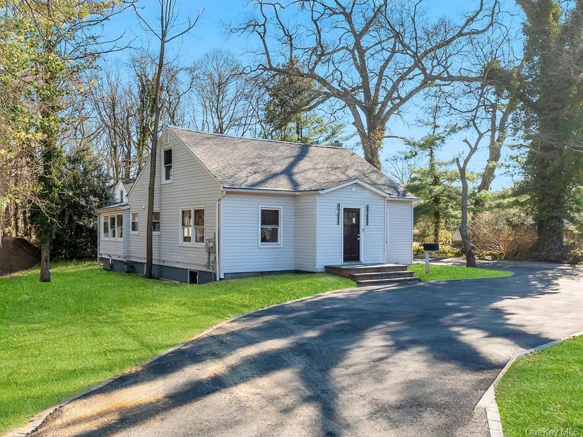 624 Townline Road, Hauppauge NY 11788