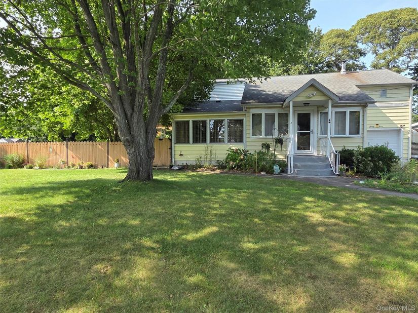 33 Elmwood Avenue, Selden NY 11784