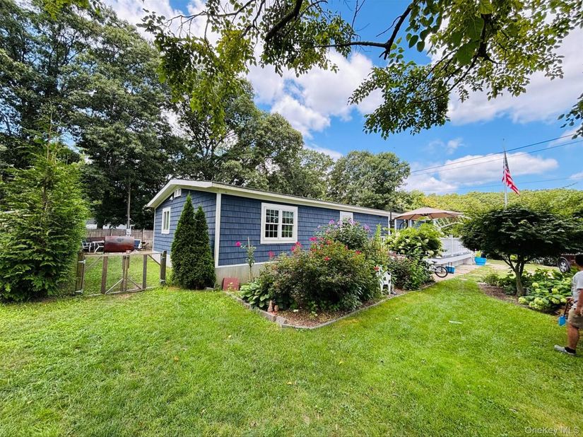 41 Carls Place 41, Riverhead NY 11901