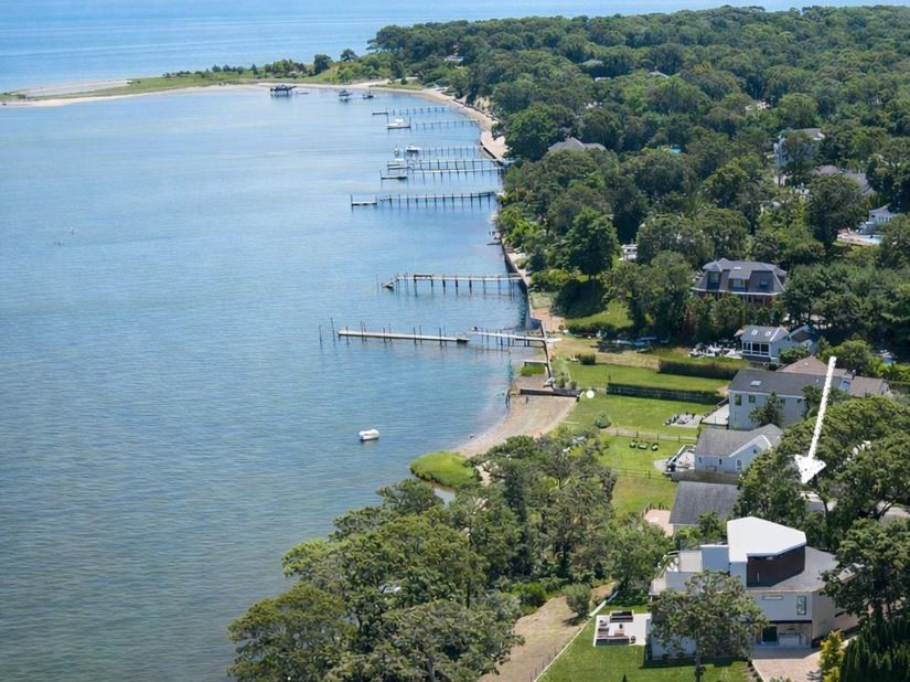 10 Bay View Drive, Hampton Bays NY 11946