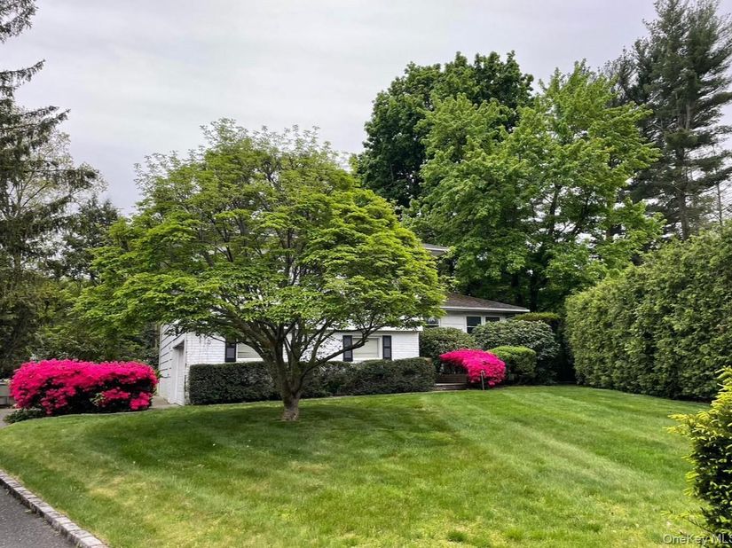 6 Preston Court, Glen Cove NY 11542