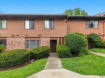 47 Coachlight Square