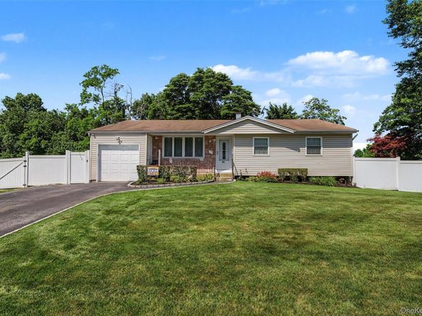 46 Oakland Avenue, Central Islip NY 11722
