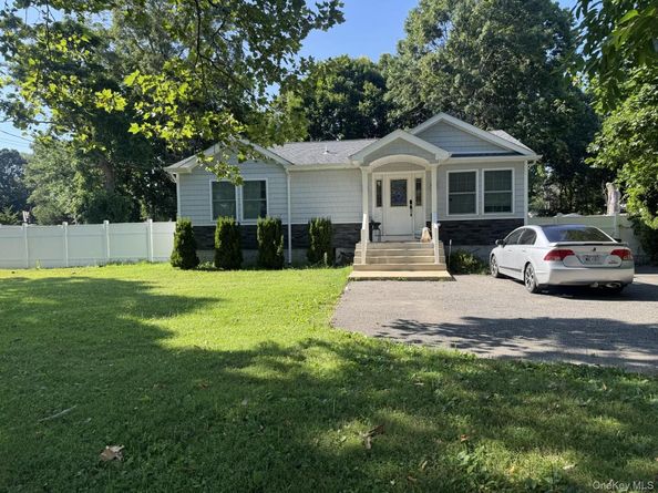 75 Gates Avenue, Central Islip NY 11722