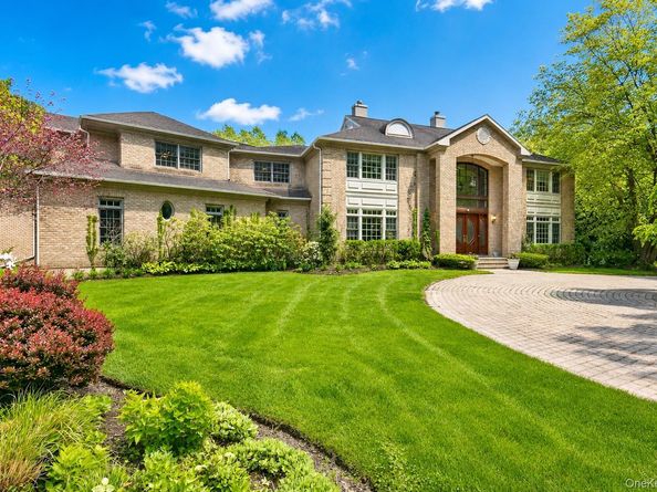 1 Springwood Path, Laurel Hollow NY 11791