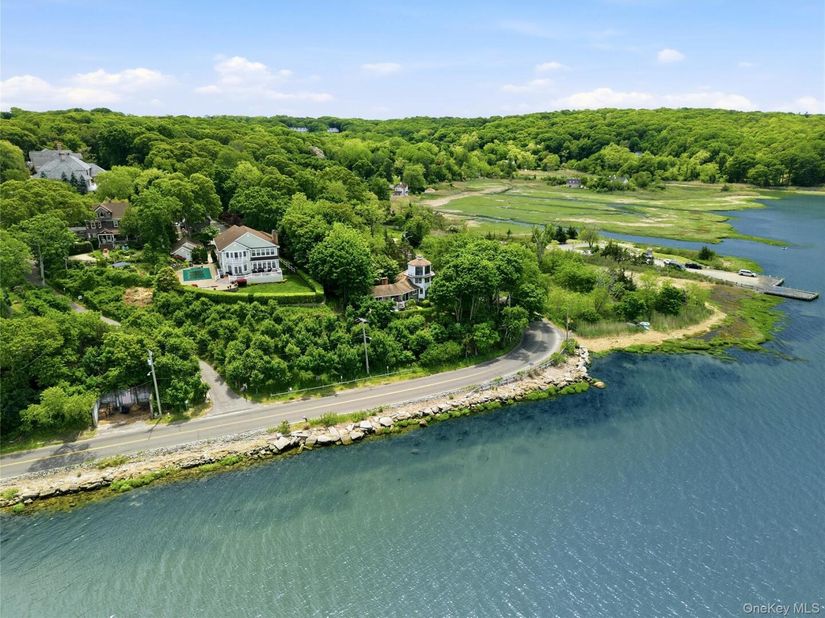 195 Shore Road, Mount Sinai NY 11766