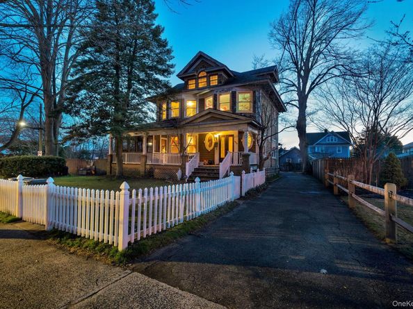 320 S Bayview Avenue, Freeport NY 11520