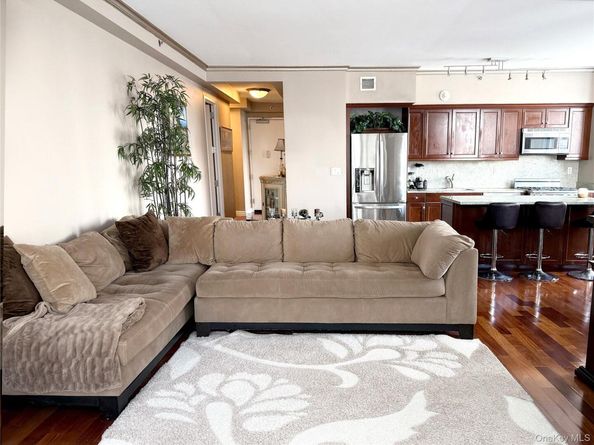 10 City Place 16E, White Plains NY 10601