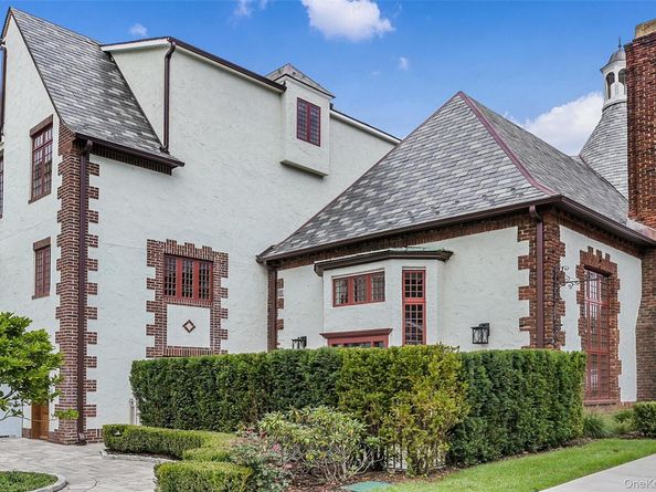 2 Weaver Street 12, Scarsdale NY 10583