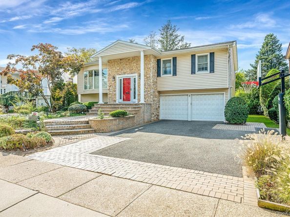 2994 Lonni Lane, Merrick NY 11566