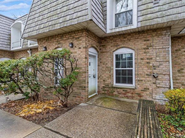 655 Middle Country Road 4D1, Coram NY 11727