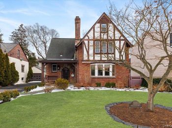 212 Manhattan Avenue