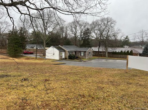 4 New lane/ Middle Country Rd Road, Selden NY 11784