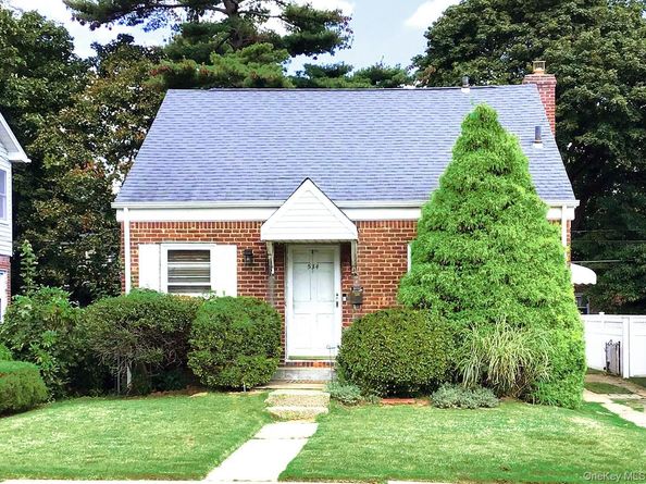 534 Sperry Boulevard, New Hyde Park NY 11040