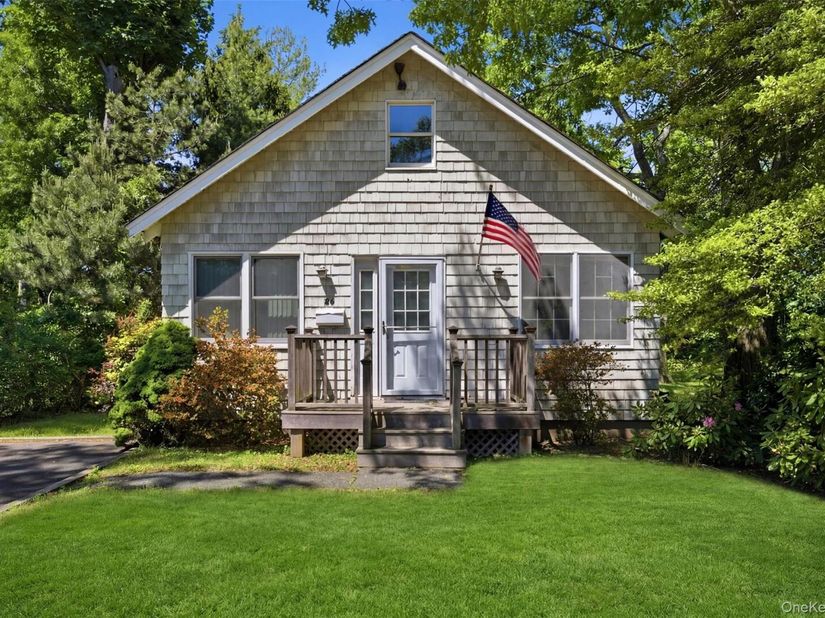 26 Garfield Avenue, East Islip NY 11730
