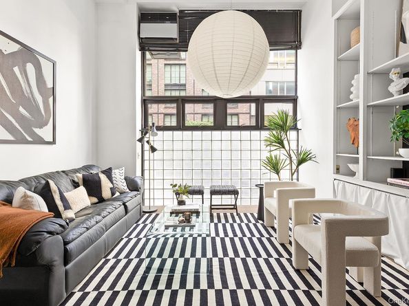 529 W 42nd Street 1B, New York (Manhattan) NY 10036