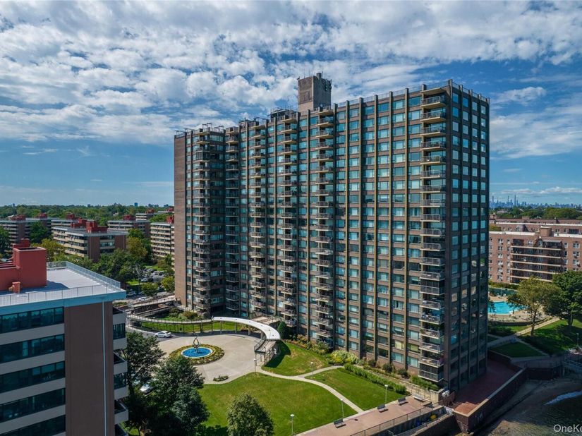 166-25 Powells Cove Boulevard 9E, Beechhurst NY 11357