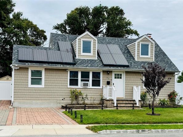 27 Central Avenue, North Babylon NY 11703