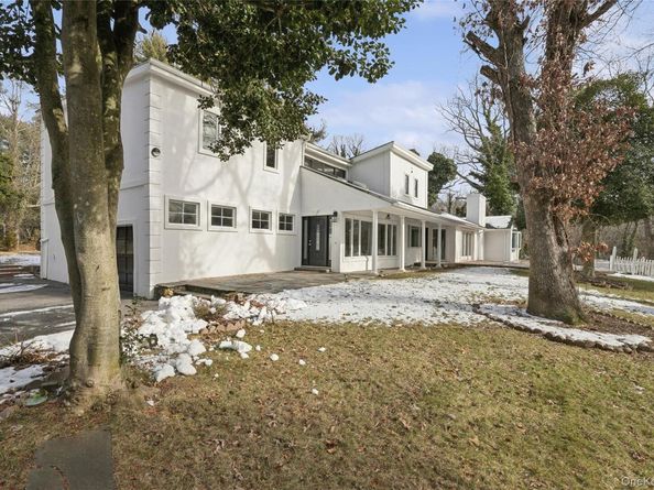 549 Woodbury Road, Cold Spring Harbor NY 11724