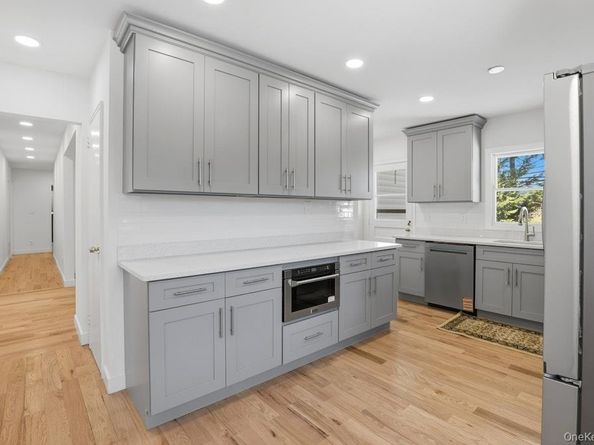 32 Rockland Drive, Jericho NY 11753