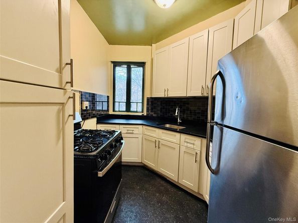 1576 Unionport Road 5F, Bronx NY 10462