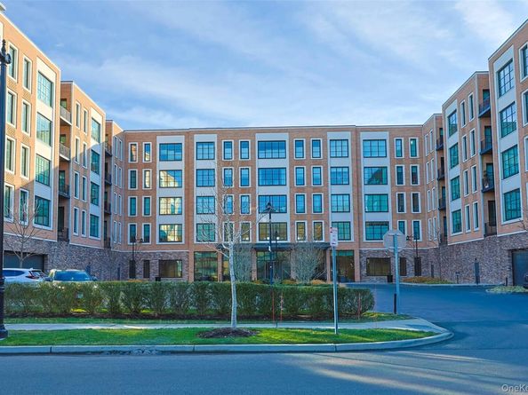 100 Garvies Point Road 1024, Glen Cove NY 11542