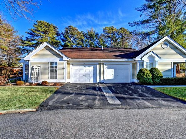 10 Oakdale Court, Ridge NY 11961