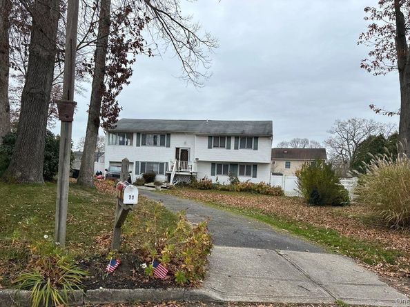 11 Bell Court, Ronkonkoma NY 11779