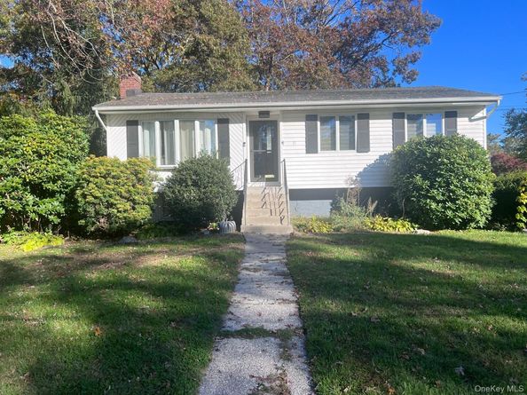 15 Wenmore Lane, Port Jefferson Station NY 11776