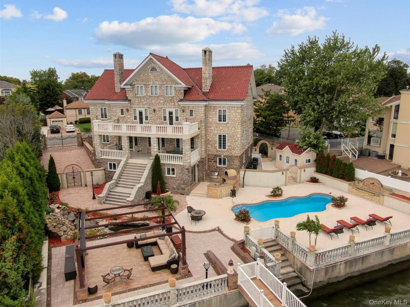 3407 Country Club Road, Bronx NY 10465