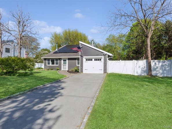 33 Nantucket Drive, Medford NY 11763