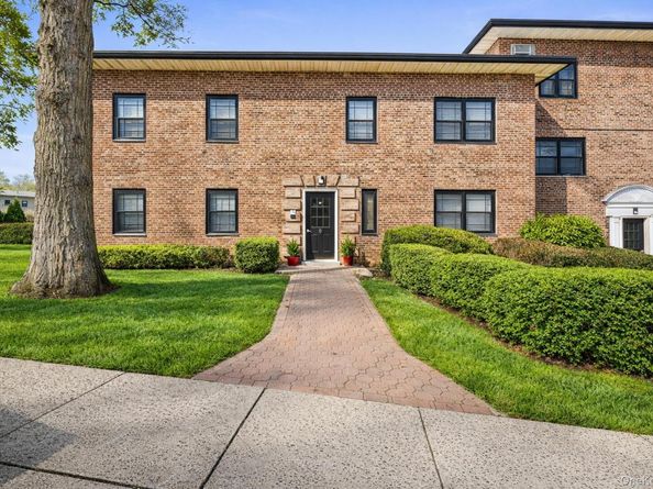 9 Manchester Road 2R, Eastchester NY 10709