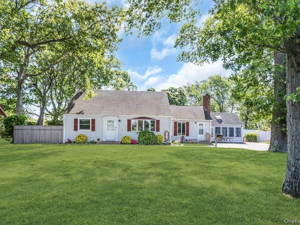 431 Cherry Avenue, West Sayville NY 11796
